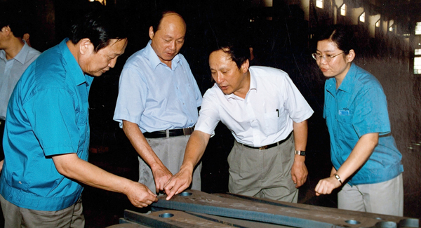 新一届向导班子上任，掀开千亿国际厘革生长新篇章